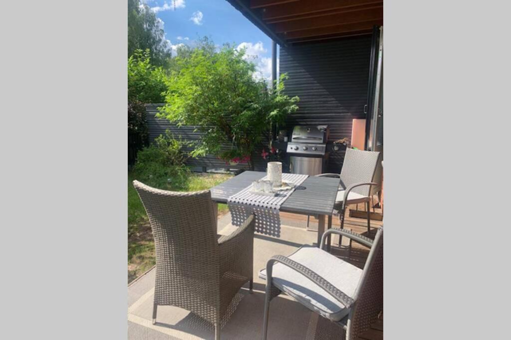 반타 Luxus House With Sauna Nearby Airport 아파트 외부 사진